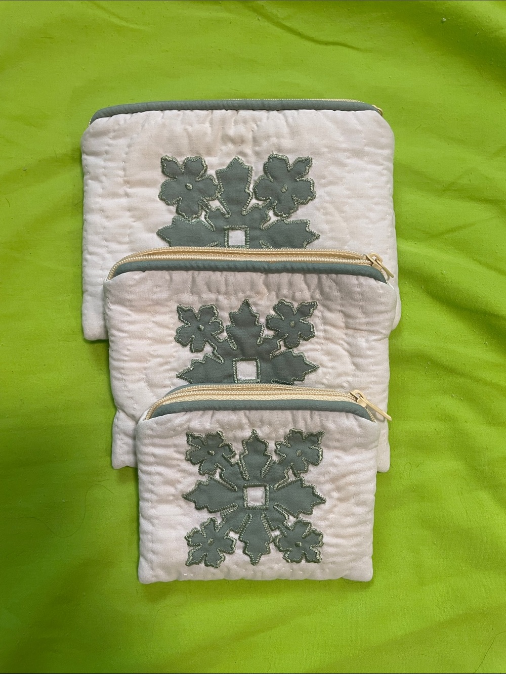 Hawaiian Quilted White Trio Pouch Set